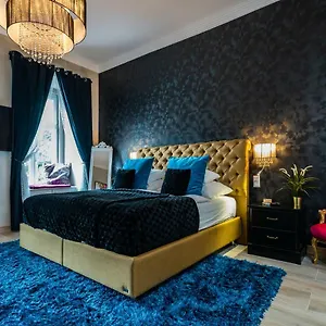 Center Of The Center, The Grand Deluxe Budapeszt