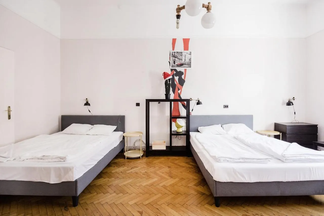 Downtown Circus Apartment Budapest 0*,