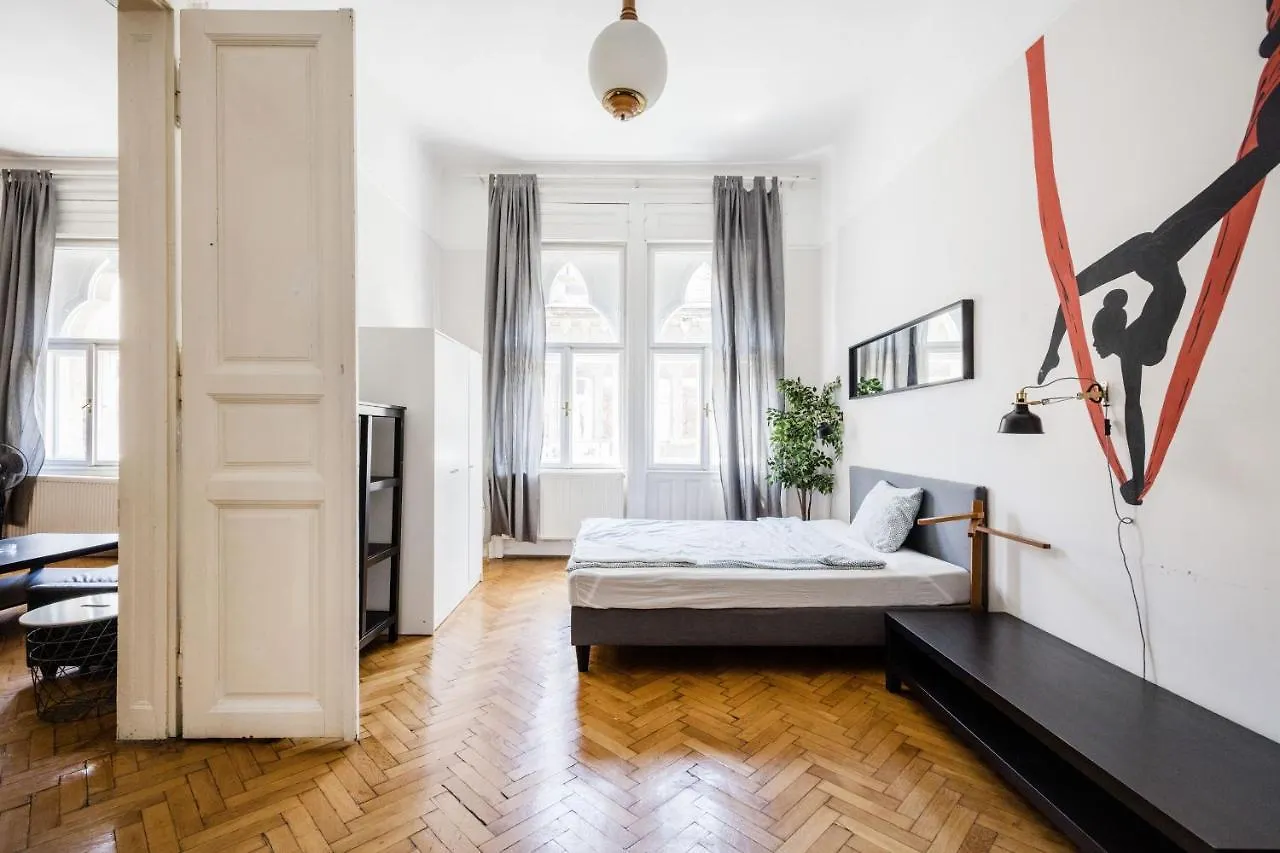 Downtown Circus Apartment Budapest