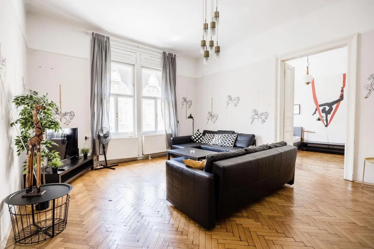 Downtown Circus Apartment Budapest